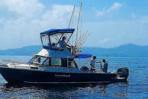 Roosterfishing boats Guanacaste, inshore fishing boat
